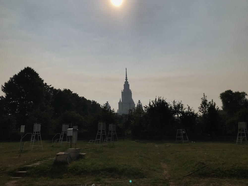 Дымовая мгла в атмосфере Москвы зарегистрирована на аэрозольном комплексе МГУ